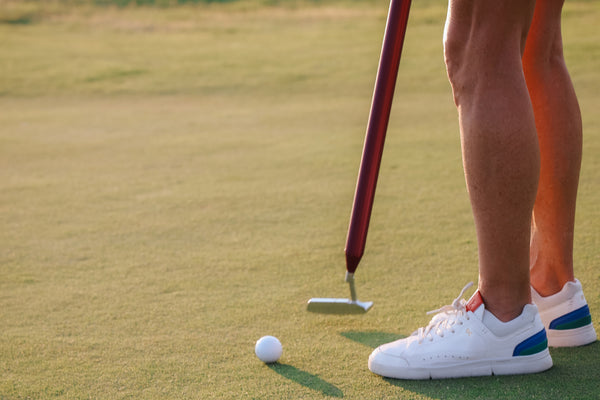 Customer using Shot Putt™ Putter